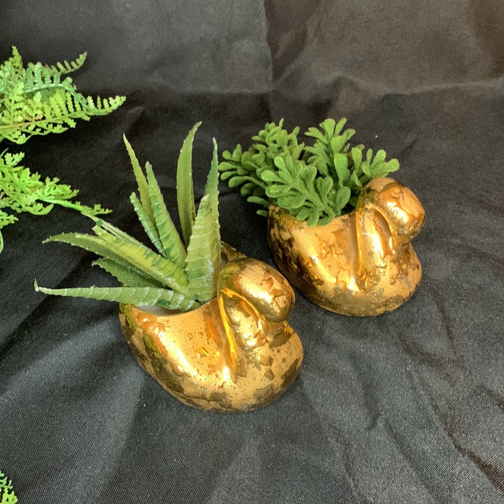 Pair of vintage 22kt HOLLEY ROSS CHINA weeping gold ceramic swan dishes/planters